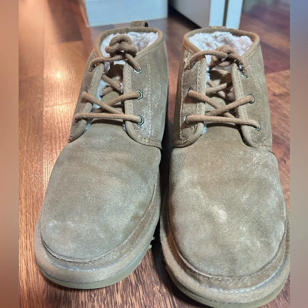 UGG Neumel Chukka boots in a suede finish. Size 10